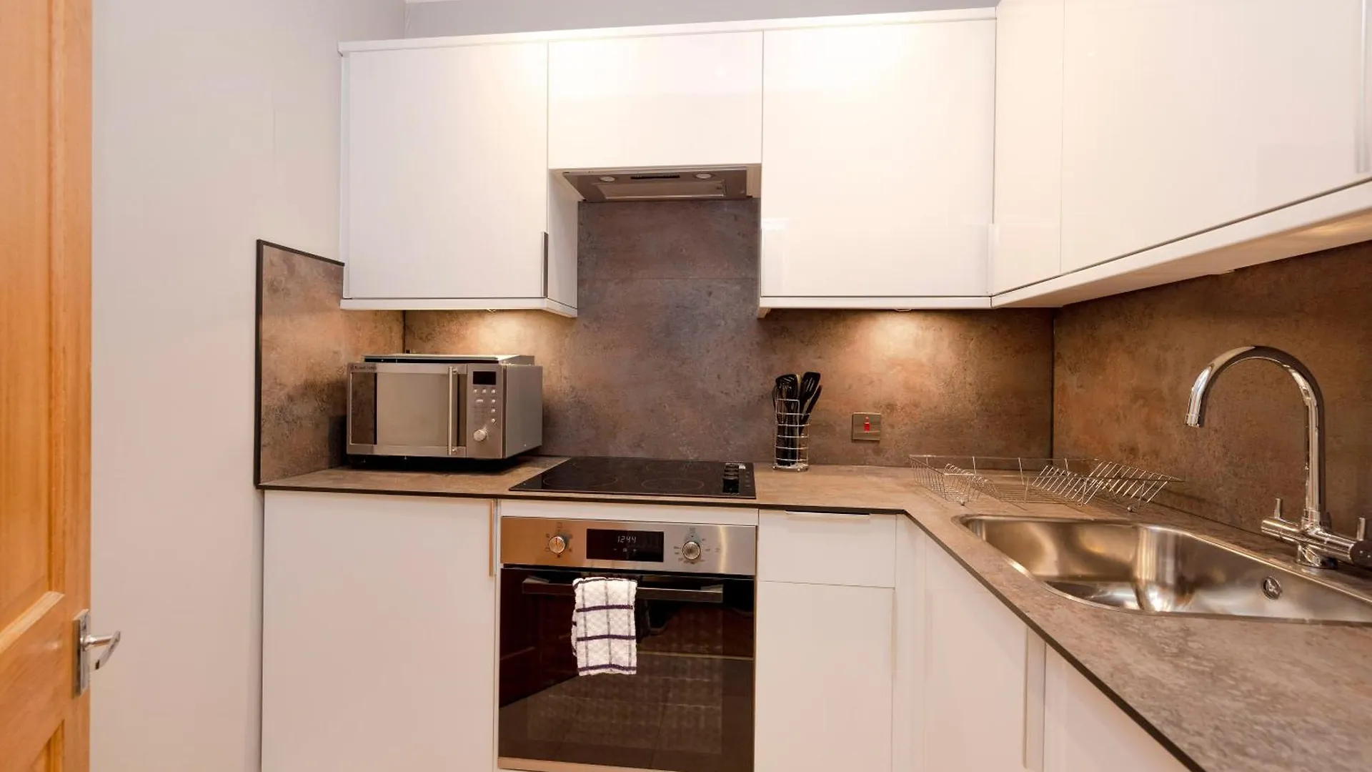 Haymarket Modern Flat For 2 Guests Edinburgh Apartment