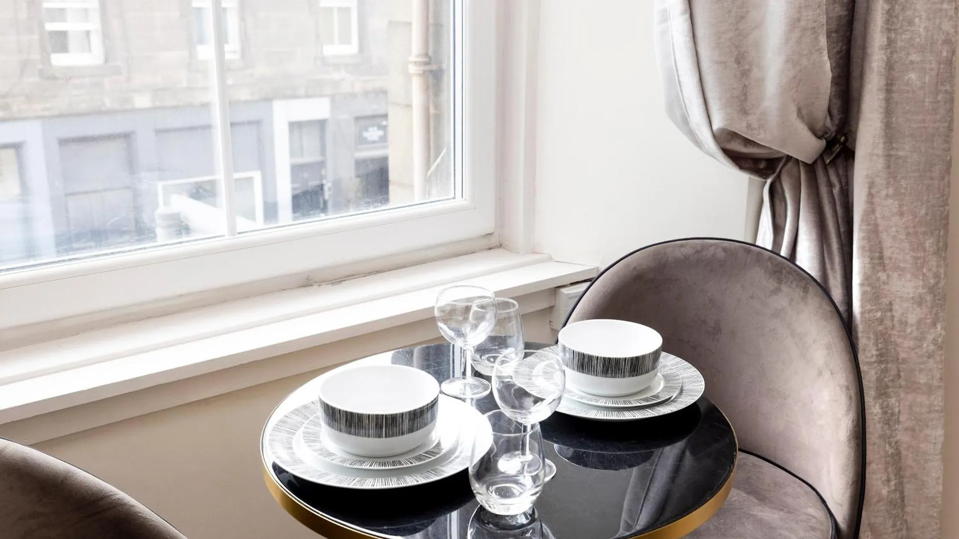 Haymarket Modern Flat For 2 Guests Edinburgh