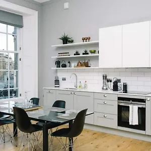 Joivy Bold And Spacious 1bed Home, Near Haymarket Train Station Edinburgh